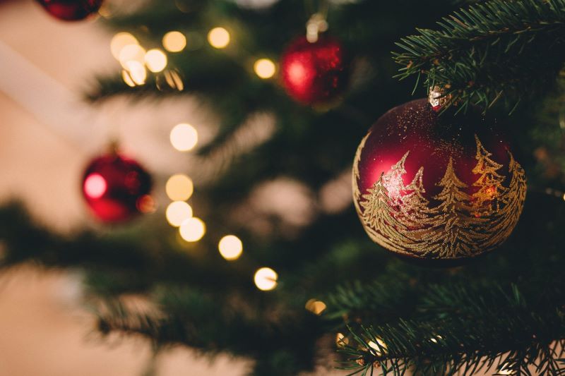 How to troubleshoot pre-lit Christmas trees