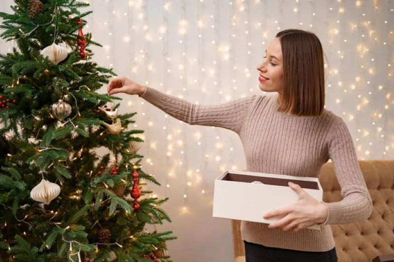 The Best Time to Buy Christmas Ornaments, According to Experts